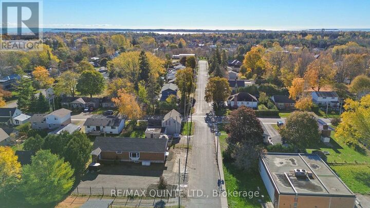 Property Photo: 21 Meade Street A ON K0K 1H0