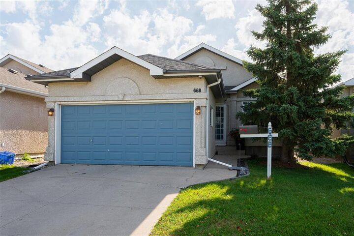 Property Photo: 668 Scurfield Boulevard MB R3Y 1T2