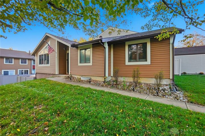 Property Photo:  6042 Cinnamon Tree Court  OH 45322 