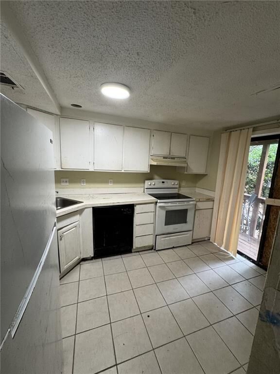 Property Photo: 3119 Fairington Drive GA 30038