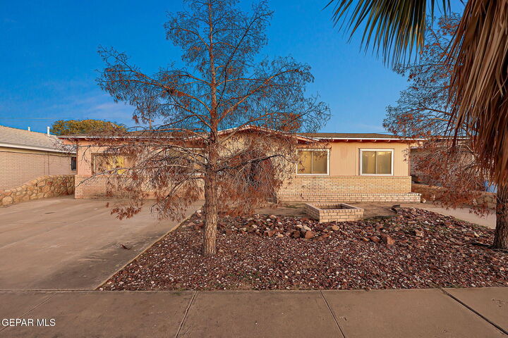 Property Photo: 7925 Broadway Drive TX 79915