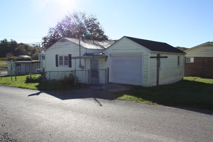 Property Photo: 111 Meador Ln WV 25918