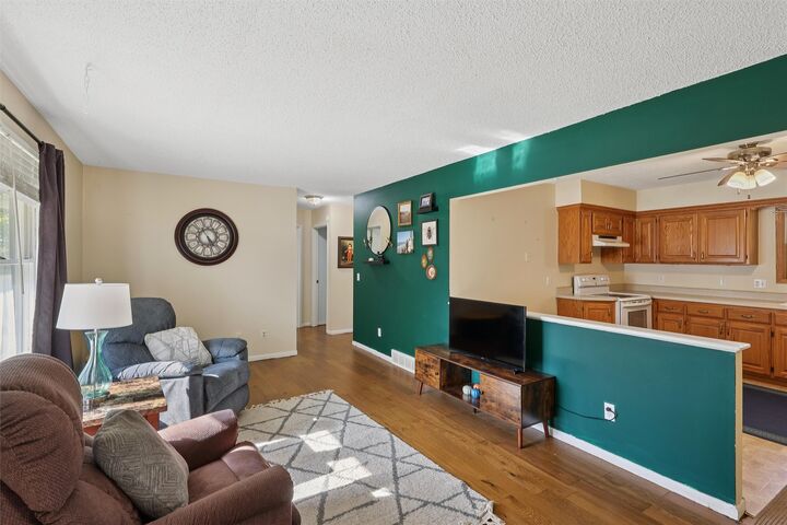 Property Photo: 1207 Kenyon Avenue IA 50315