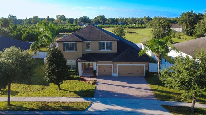 Property Photo: 869 White Rose Way FL 32765