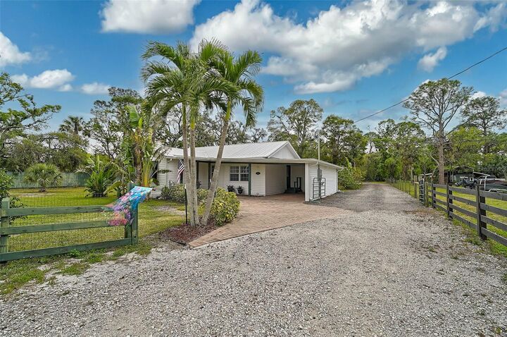 Property Photo: 4116 34th Avenue E FL 34208