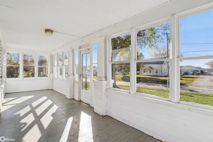 Property Photo:  403 S Webster Street  IA 50142 