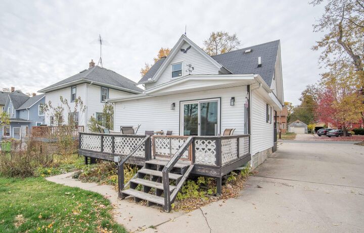 Property Photo: 416 S Main St WI 53027