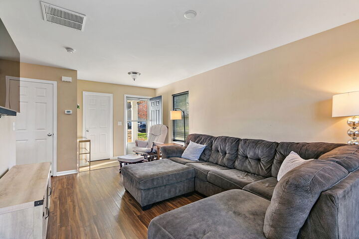 Property Photo:  1450 Carlisle Lane  IL 60140 