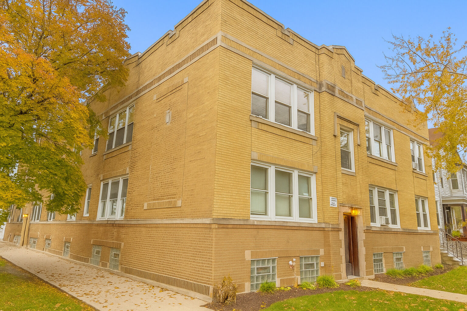 Property Photo:  3909 N Lamon Avenue 2N  IL 60641 
