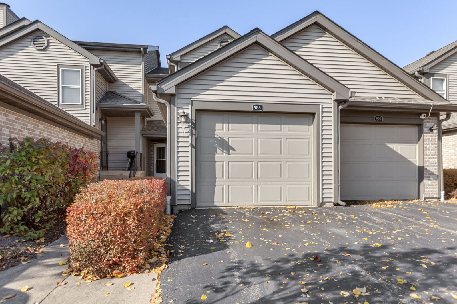 Property Photo: 988 Butter Creek Court 4nd IL 60169