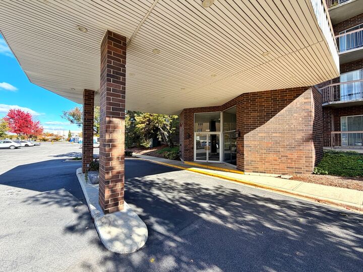 Property Photo: 2201 S Grace Street 604 IL 60148