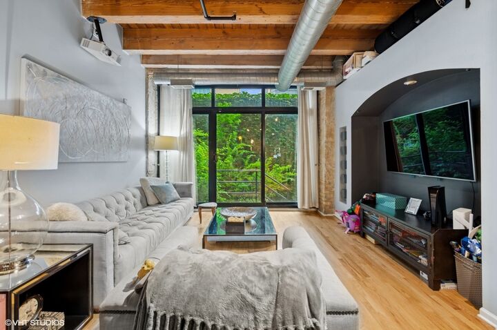 Property Photo: 520 W Huron Street 109 IL 60654