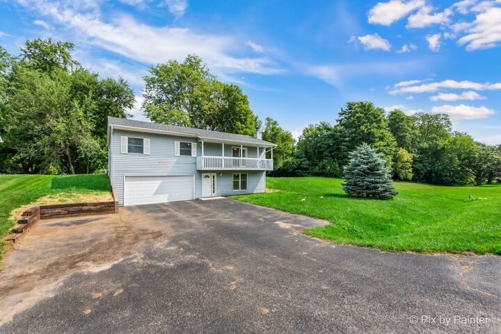 Property Photo: 1233 Lakewood Drive IL 60552