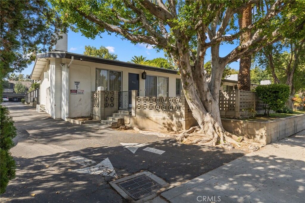 Property Photo: 633 S Pasadena Avenue CA 91105