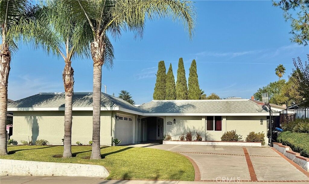 Property Photo: 25571 Vesuvia CA 92691