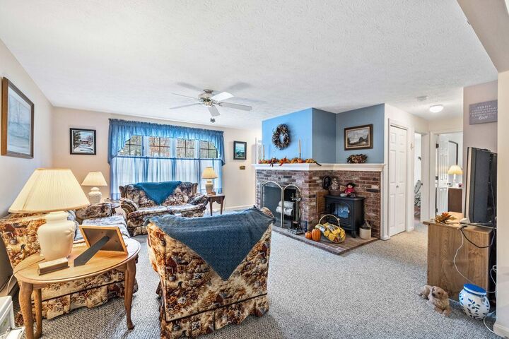 Property Photo:  6 Laurel Circle 6  ME 04043 