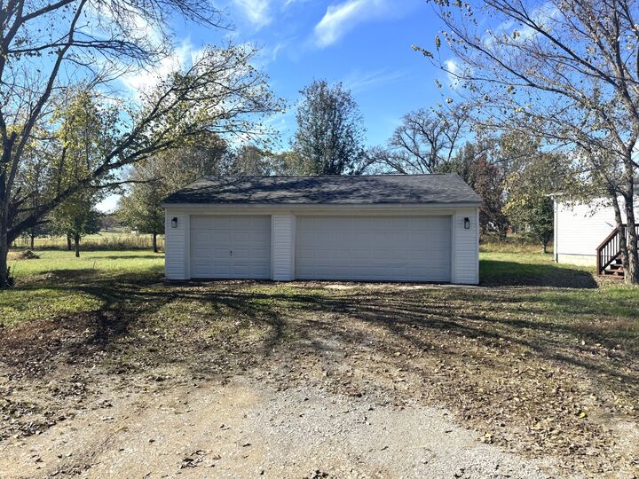 Property Photo: 315 Deer Point Rd TN 37180