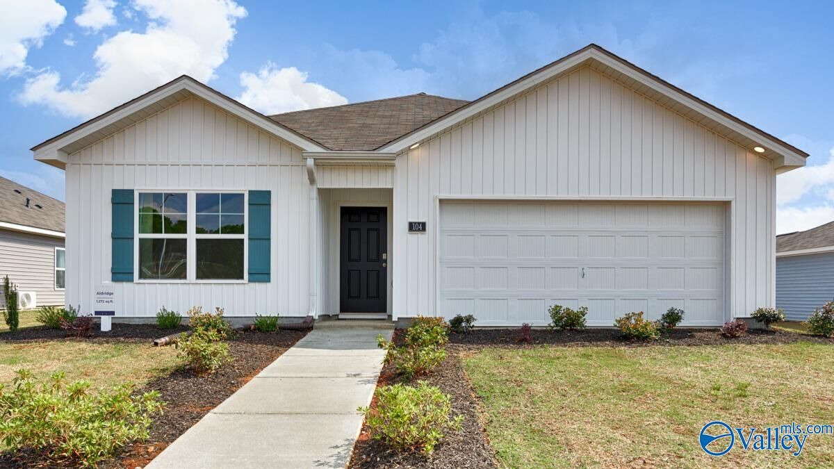 Property Photo: 104 Saw Palmetto Drive AL 35759