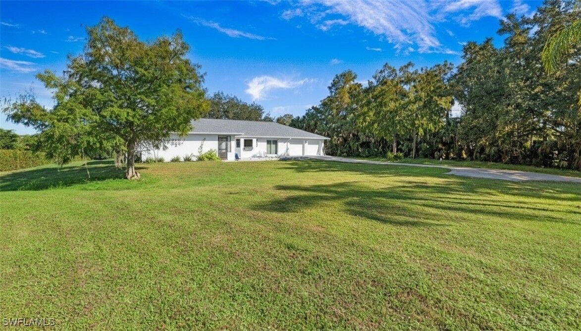 Property Photo: 410 11th Street NW FL 34120
