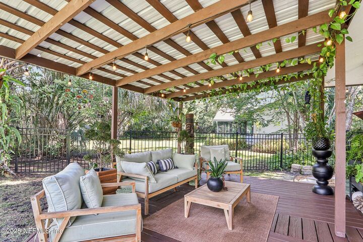 Property Photo: 103 Neptune Court FL 32082