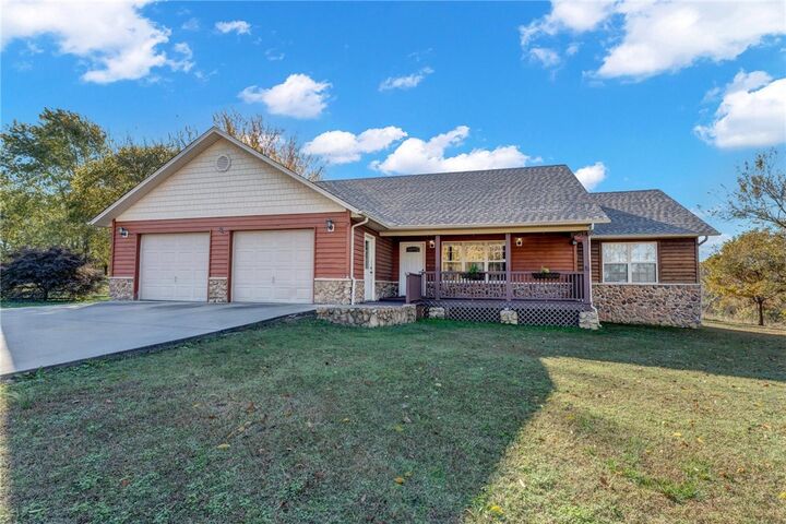 Property Photo: 38 Queensferry Lane AR 72715