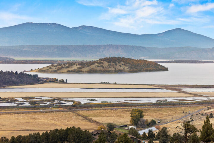 Property Photo: 6346 Stoneridge Drive OR 97601