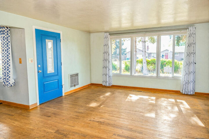 Property Photo:  4419 Bristol Avenue  OR 97603 