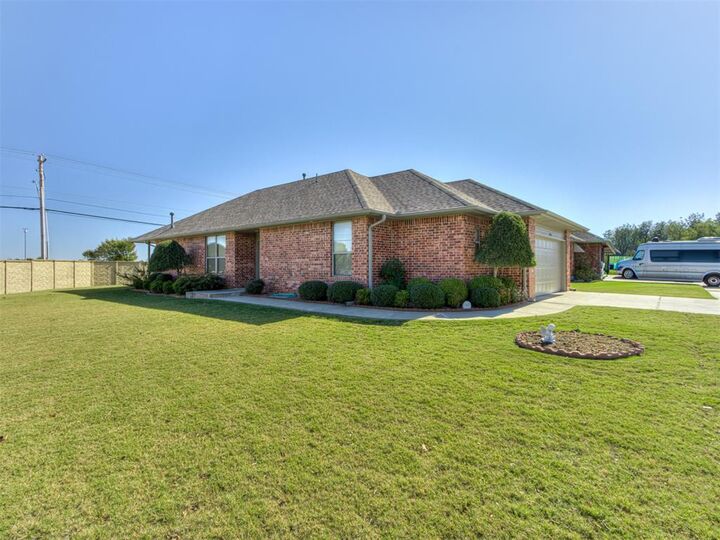 Property Photo: 9204 Roadrunner Avenue OK 73139