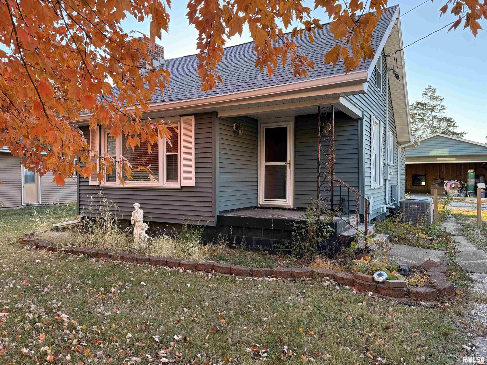 Property Photo:  120 Lakewood Avenue  IL 61611 