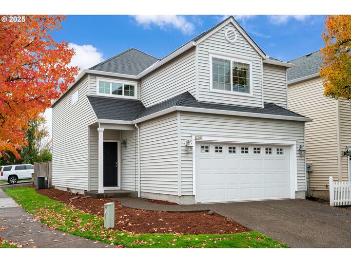 Property Photo: 42002 NW Elmhurst Ct OR 97106
