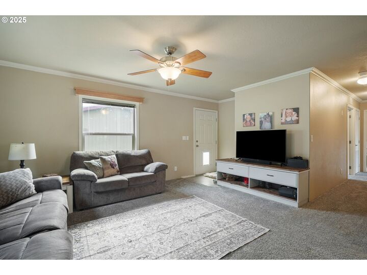 Property Photo: 176 W Main St OR 97324