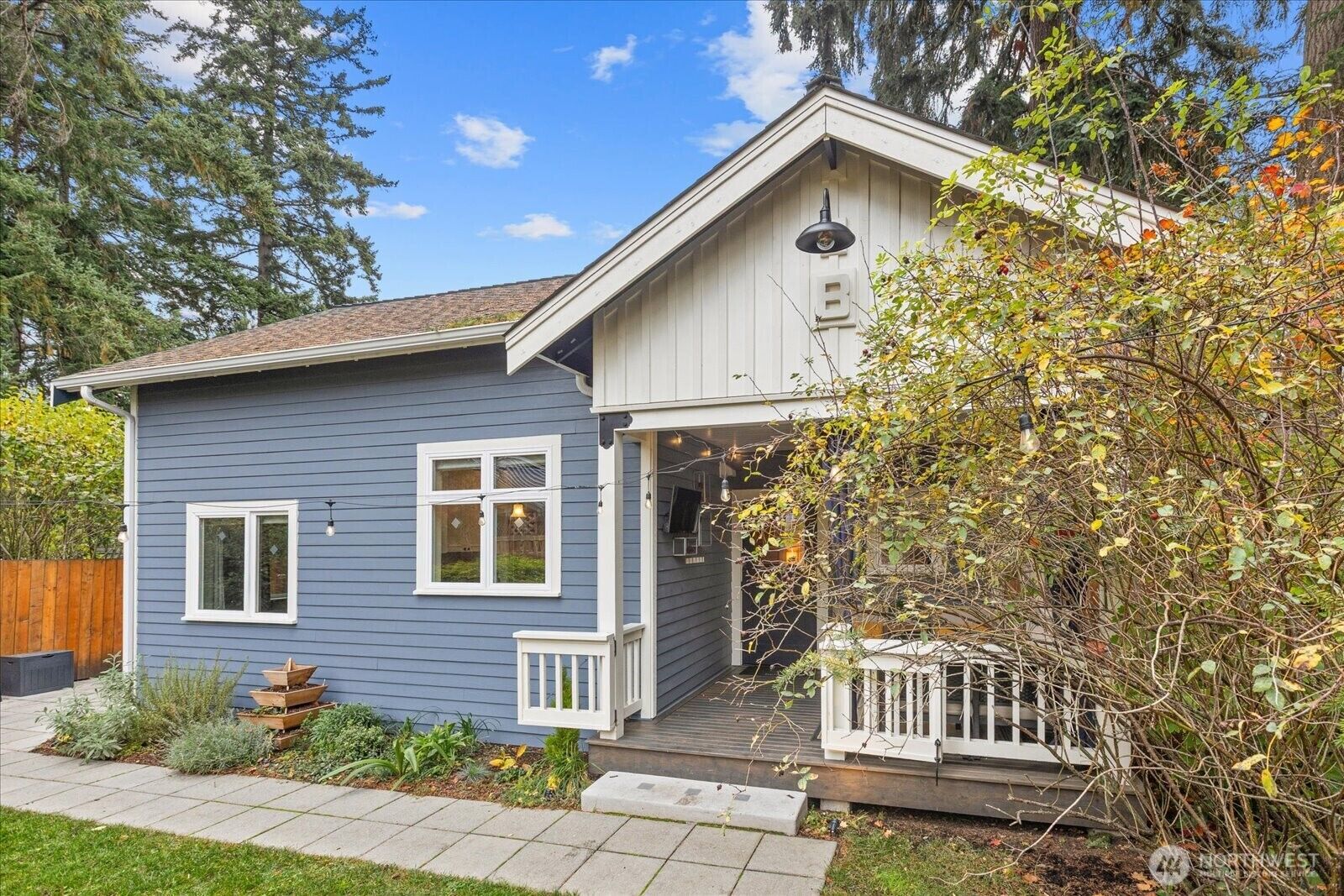 Property Photo:  14034  2nd Avenue NW B  WA 98177 