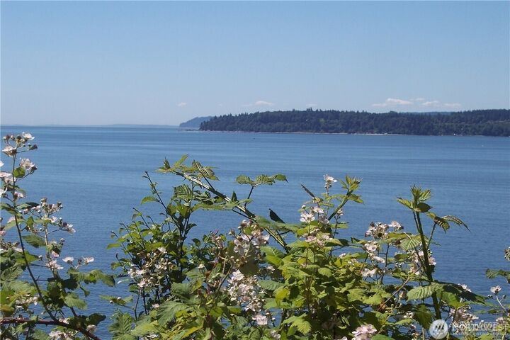 2828  Mission Beach Heights  Tulalip WA 98271 photo