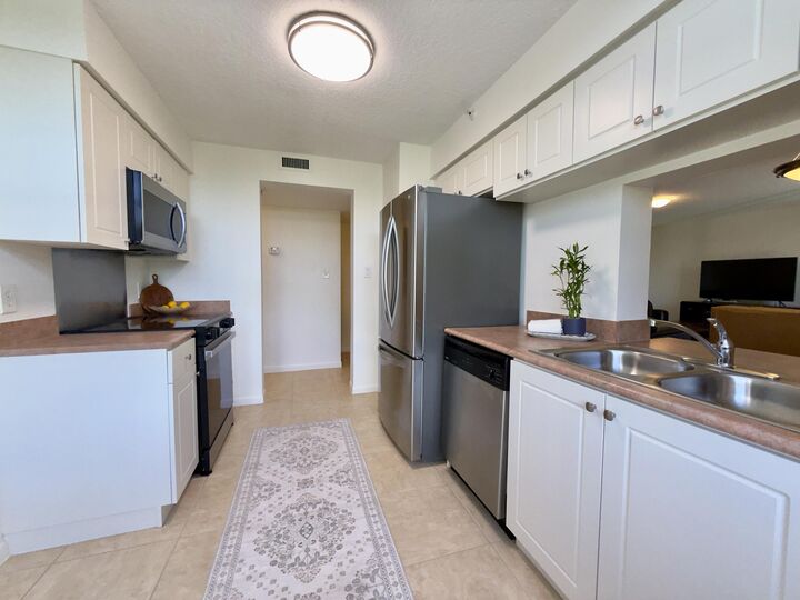 Property Photo:  2025 Lavers Circle D411  FL 33444 