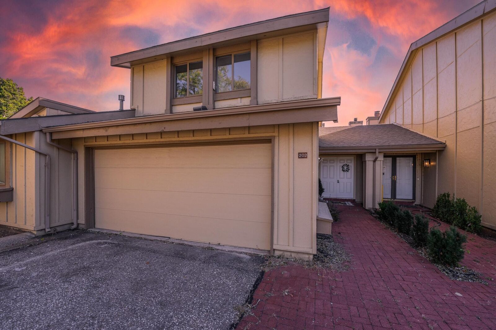 Property Photo:  8201 E Harry  KS 67207 