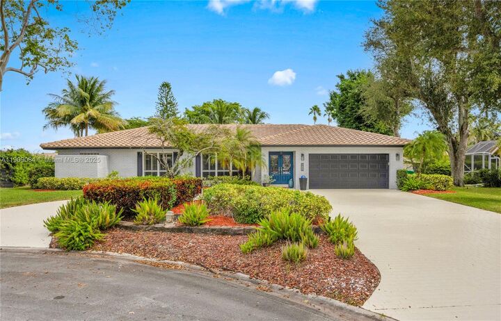 Property Photo: 153 NW 114th Way FL 33071