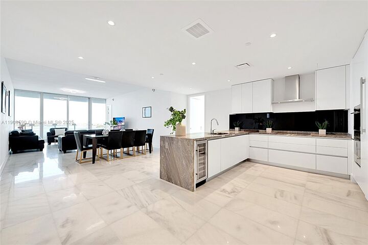 Property Photo:  700 NE 26th Ter 2603  FL 33137 