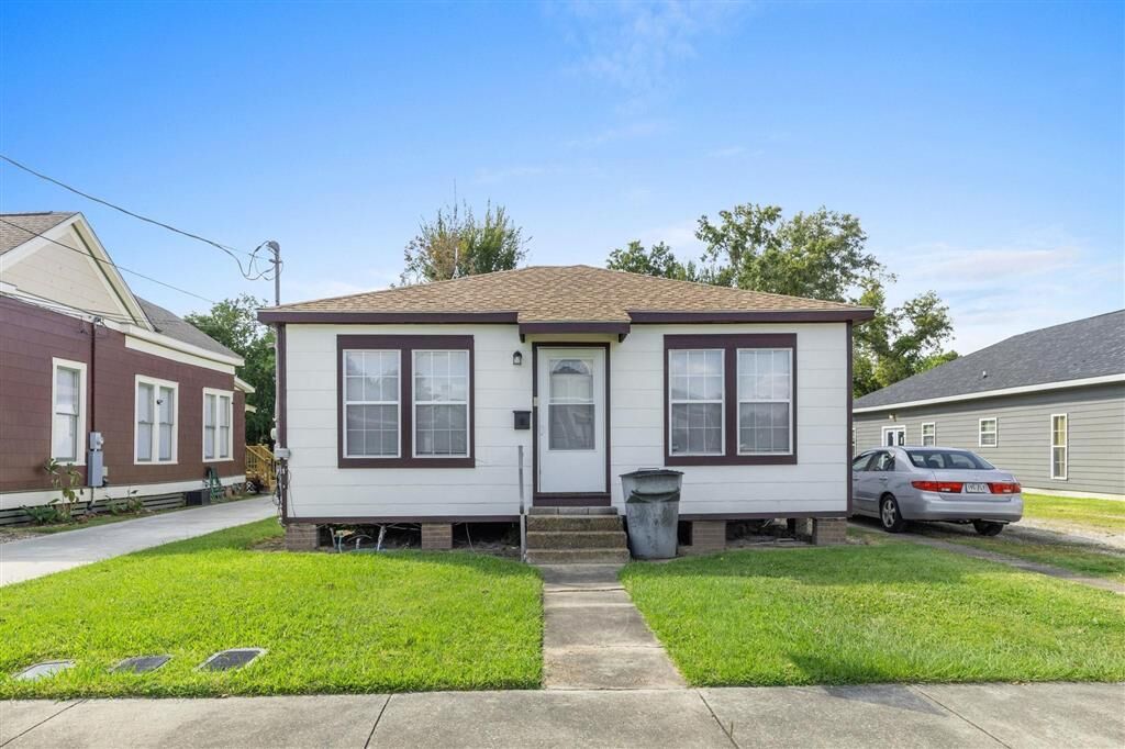 Property Photo: 420 Moss Street LA 70601
