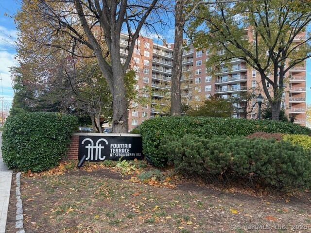 Property Photo:  91 Strawberry Hill Avenue Apt 925  CT 06902 