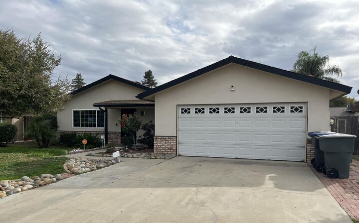 4701 W Laurel Avenue  Visalia CA 93277 photo