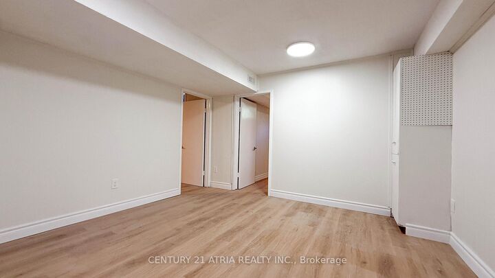 Photo de la propriété: 151 Fenn Avenue ON M2P 1X8