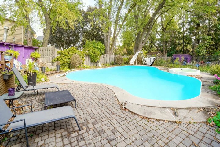 Property Photo:  10813 Victoria Square Boulevard  ON L6C 1J3 