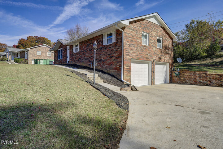 Property Photo:  1504 Forest View Drive  TN 37660 