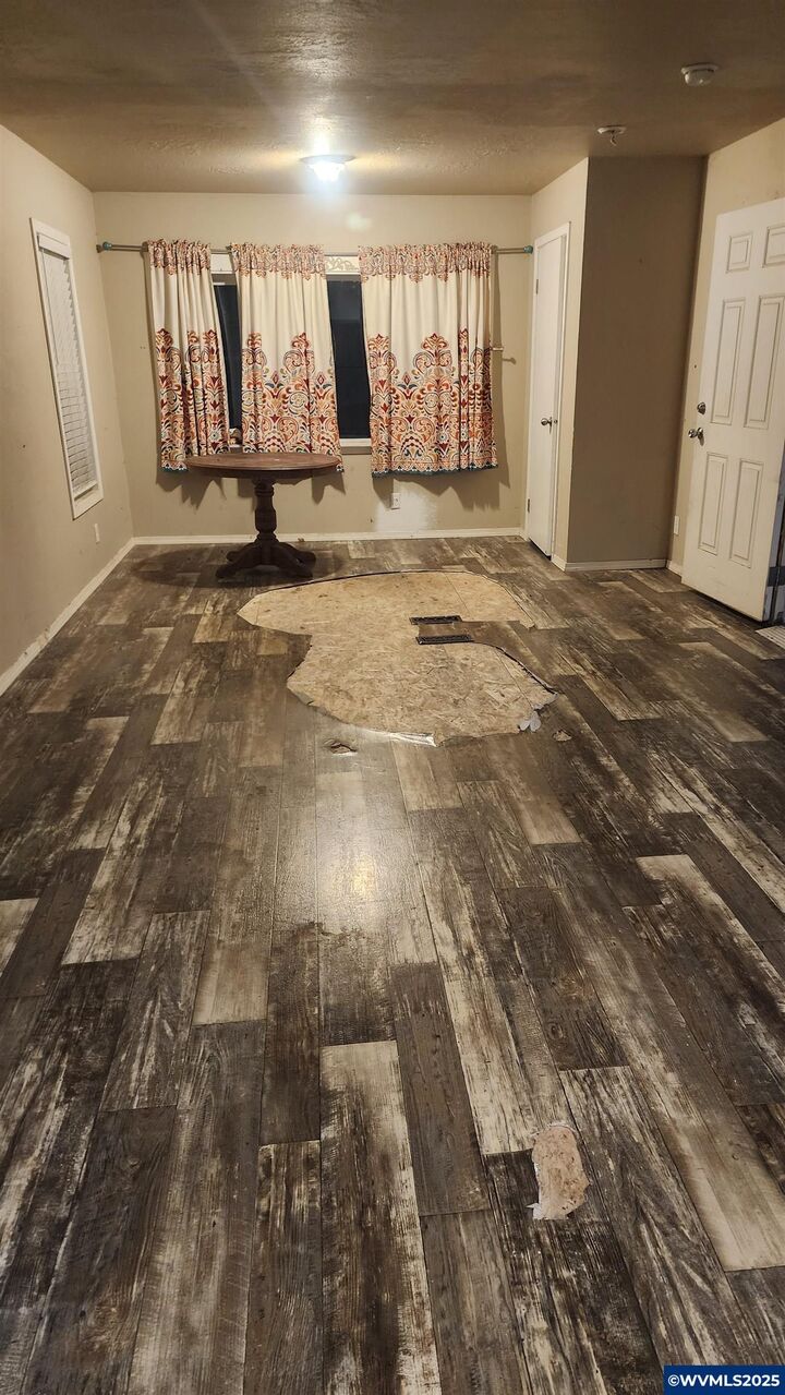 Property Photo: 543 Clay St E 4 OR 97361