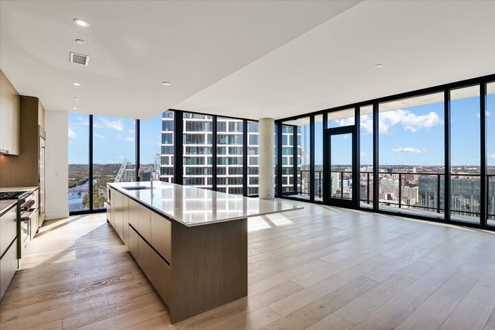 Property Photo: 610 Davis Street 4304 TX 78701