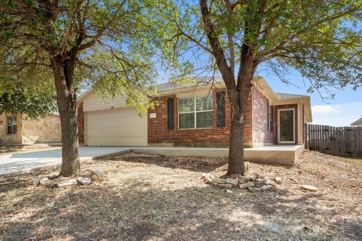 Property Photo: 162 Brandons Way TX 78610