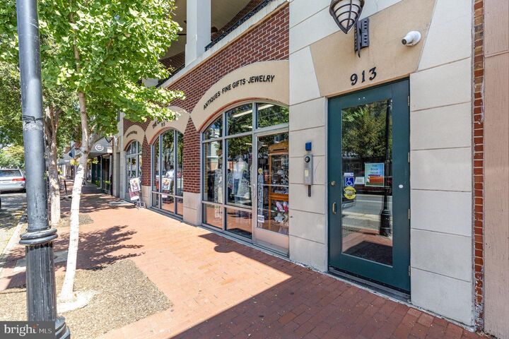 Property Photo: 913 Caroline B VA 22401