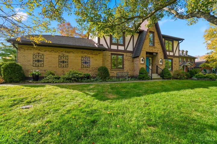 Property Photo: 7241 Stonebrook Court OH 45044