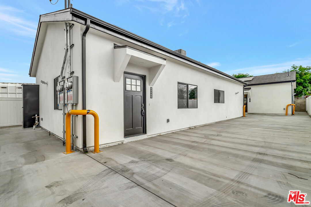 Property Photo:  11108 Norris Ave  CA 91331 