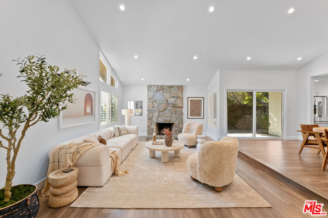 Property Photo:  18931 Granada Cir  CA 91326 